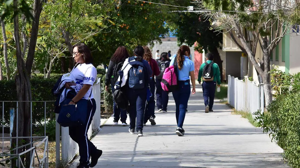 51 MARCELA Se preparan para cierre de semestre